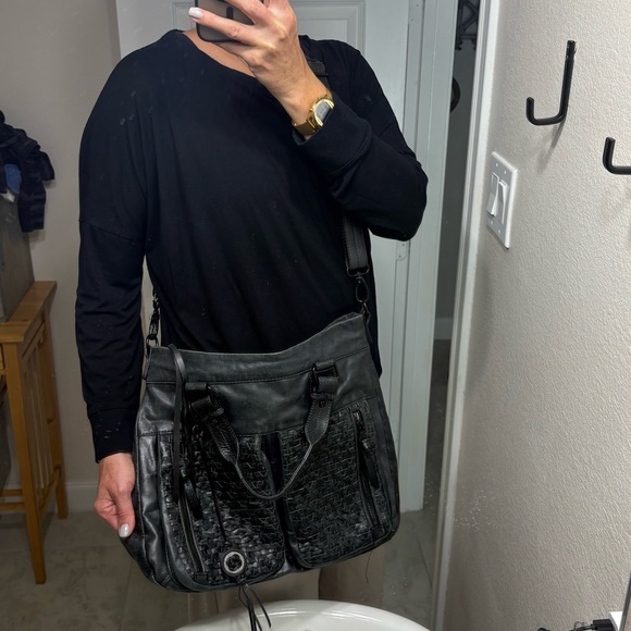 Elliott Lucca Stylish Black Leather Tote Bag - Picture 9 of 12